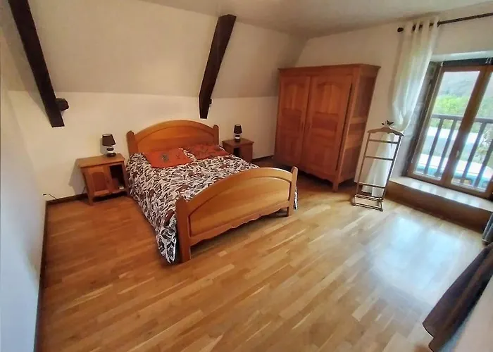 Holiday home Ancienne Grange Rehabilitee Et Grangette Avec Piscine Et Jardin Faycelles