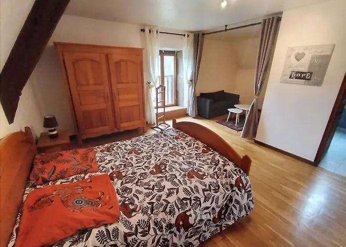 Holiday home Ancienne Grange Rehabilitee Et Grangette Avec Piscine Et Jardin *