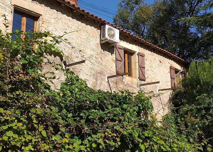 Holiday home Ancienne Grange Rehabilitee Et Grangette Avec Piscine Et Jardin Faycelles