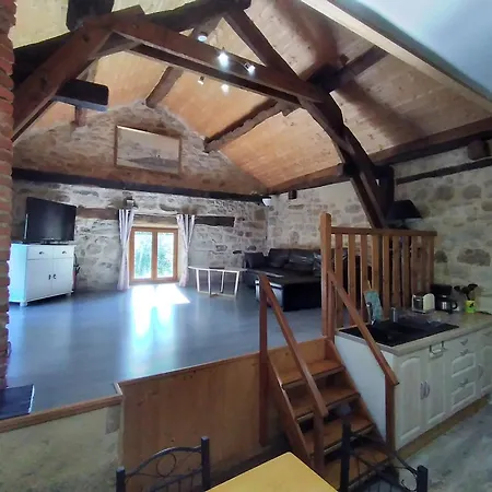 Nyaraló Ancienne Grange Rehabilitee Et Grangette Avec Piscine Et Jardin Faycelles